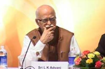 Malegaon blast: Advani meets PM, complains about ATS