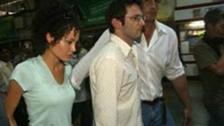 Jolie good show on Mumbai train