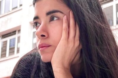 Hrithik Roshan Turns Photographer for Saba Azad As They Enjoy Romantic Vacay in Paris; See Pic