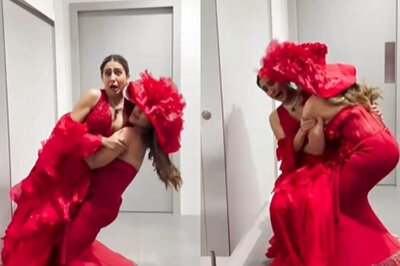 Sara Ali Khan Almost Falls In Her Saree As Rakhi Sawant Carries Her In Washroom, Video Goes Viral