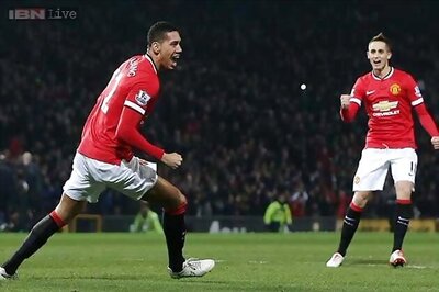 Chris Smalling, Van Persie on target as unconvincing Manchester United win