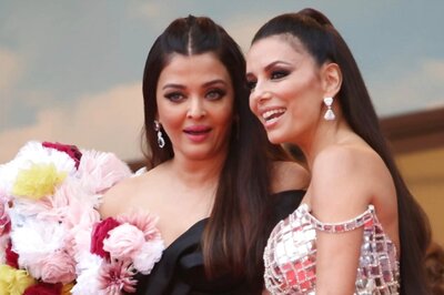 Cannes 2022: Aishwarya Rai Bachchan, Eva Longoria Hold Hands, Share A Laugh On The Red Carpet