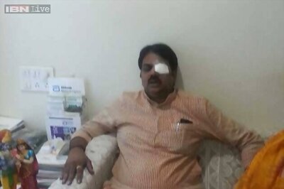 Maharashtra minister suffers eye injury after activists throw ink at him