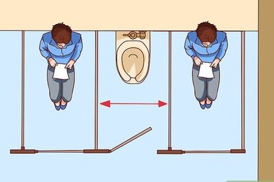 How to Be Comfortable Urinating in Front of People