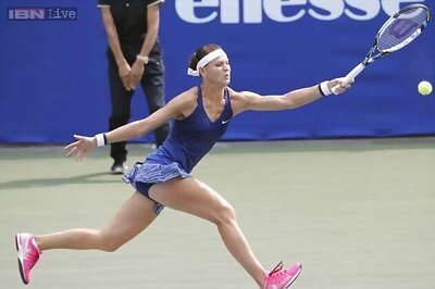 Safarova rallies to beat Keys in first round at Tokyo