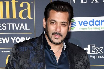Salman Khan’s Limelight was Stolen by a Street Dog at an Award Function, Fans Can't Stop Laughing