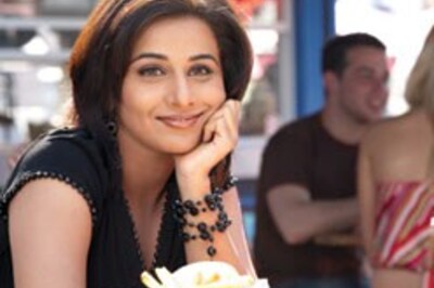 Naseer loses weight, dyes hair to impress Vidya