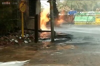 Delhi: Fire breaks out in IGL pipe line, traffic affected on Ring road