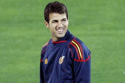Fabregas mulls Barcelona move
