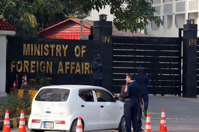 Pakistan Foreign Minister Holds Talks with Iranian Counterpart Amid Tension; Agree on Closer Cooperation