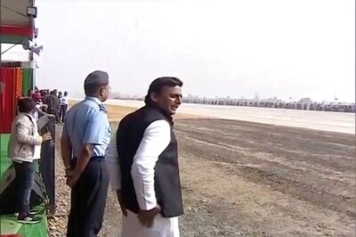 IAF Jets put up a Grand Show As Agra-Lucknow Expressway Makes its Debut