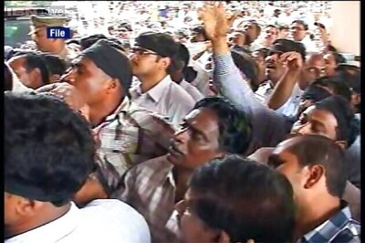 Seemandhra bandh by united Andhra Pradesh groups hits people hard
