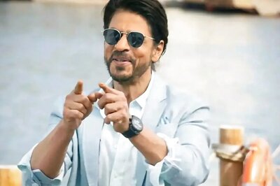 SRK Meets 'Desperately Seeking Shah Rukh' Khan Author Shrayana Bhattacharya, Pens Sweet Handwritten Note