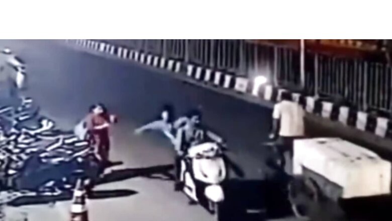 Delhi: 2 Bike-Borne Men Sneak Up Behind Woman, Snatch Mobile and Flee