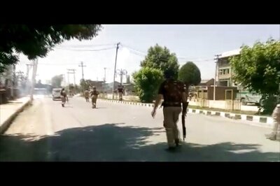 4 Policemen Among 16 Injured After Grenade Attack in Kashmir's Shopian