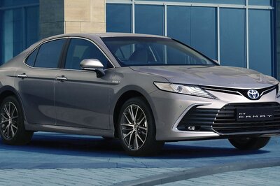 2022 Toyota Camry Hybrid Facelift Launched in India at Rs 41.70 Lakh