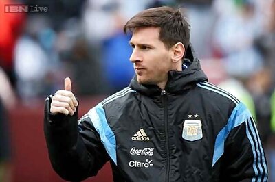 Lionel Messi's injured foot has improved, say Barcelona