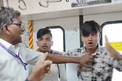 Brawl Inside Mumbai Metro, Internet Says 'Peaceful' Compared To Delhi