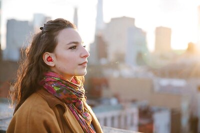 An Earpiece That Translates Conversations in Real Time