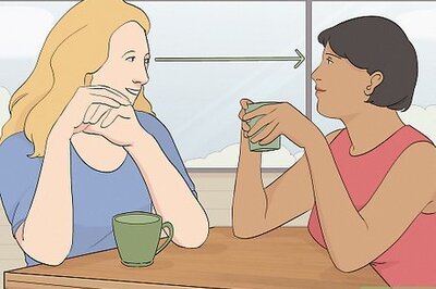 How to Flirt Using Body Language (Girls)