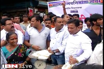 MNS, Shiv Sena defy meat ban; Mutton dealers say ban 'unconstitutional'