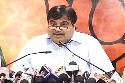 BJP amends constitution to extend Gadkari's term