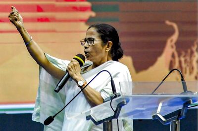 Quit Politicising Migrants' Woes in Times of Virus, Cyclone Aftermath: Mamata Tells BJP