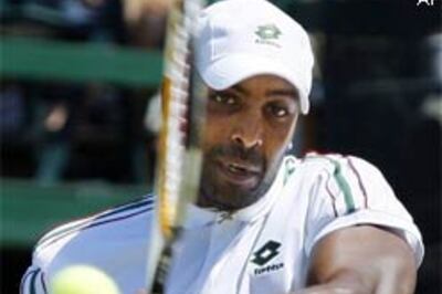 Prakash Amritraj falls at final hurdle, loses to Santoro