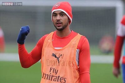 Theo Walcott still missing for Arsenal