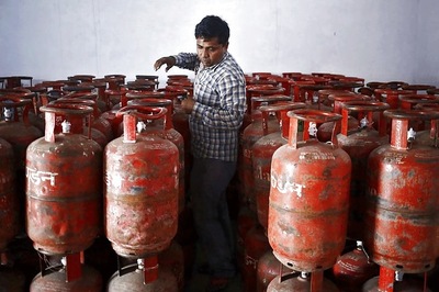 Non-subsided LPG Price Reduced by Rs 35/Cylinder, Jet Fuel Rate Cut