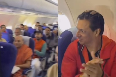 Madhur Bhandarkar Claps With Devotees On A Plane To Ayodhya Ahead Of Ram Mandir Pran Pratishtha; Watch