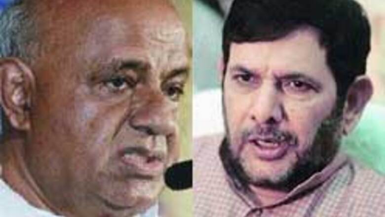 Janata Parivar members cosy up
