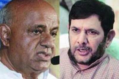 Janata Parivar members cosy up