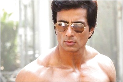 Sonu Sood Leaves Behind Bollywood Superstars Shah Rukh Khan, Akshay Kumar in Twitter Engagement Race