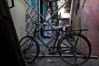 Amid Coronavirus and Cyclones, Dharavi is Just a Canary in a Coal Mine for Megacity Slums