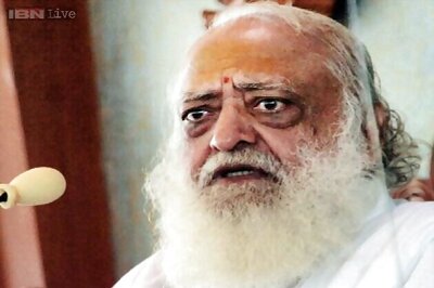 Asaram supporters raise slogans at Delhi airport