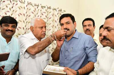 Yediyurappa Govt Retains Majority in K'taka Bypolls, Top Cong Leaders from State Announce Resignation