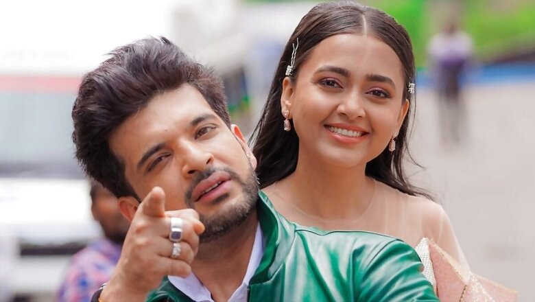 Tejasswi Prakash Kisses Karan Kundrra On Lips, Gets Teary-Eyed and Says 'Happy With You'; Watch