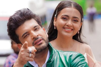 Tejasswi Prakash Kisses Karan Kundrra On Lips, Gets Teary-Eyed and Says 'Happy With You'; Watch