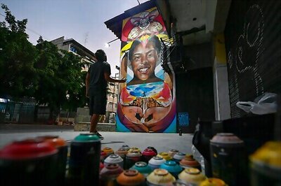 AP PHOTOS: Venezuelan Street Artist Seeks To Inspire