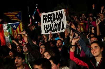 Spain Apologises, Tone Softens in Catalonia Independence Crisis