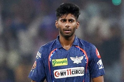 IPL 2024: LSG Pace Sensation Mayank Yadav Limps Out of Action With Suspected Side Strain in Encounter vs GT