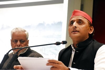 UP Govt Banned Mobile Phones Inside Covid-19 Hospitals to Hide Their Poor Condition: Akhilesh Yadav