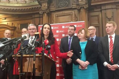 New Zealand Party Leaders Meet With Caucuses to Start Negotiation Talks