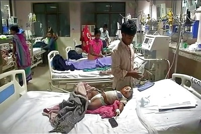 In Gorakhpur Hospital, a Peepal Tree Offers Solace to Distraught Parents