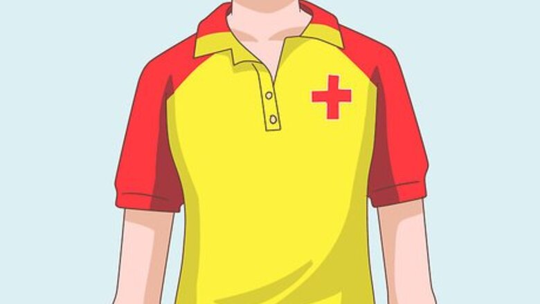 How to Dress Professionally As a Lifeguard