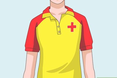 How to Dress Professionally As a Lifeguard