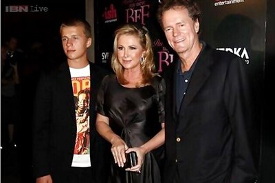 Hilton brother Conrad agrees to plead to assault on flight