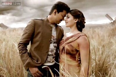 Watch: Ilayathalapathy Vijay and Samantha sing and skip in the open brown fields in 'Aathi' song promo from 'Kaththi'