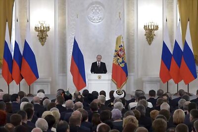 Russian forces seize two Ukrainian bases in Crimea